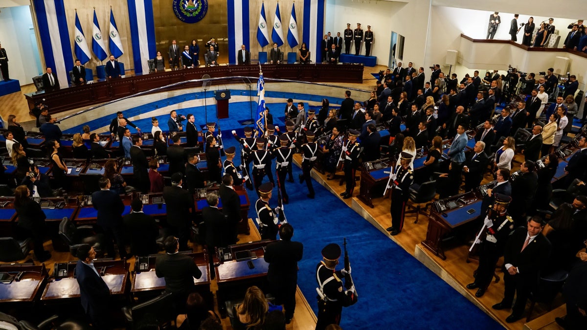 El Salvador: Nuevas leyes amenazan la libertad de expresi&oacute;n y la privacidad