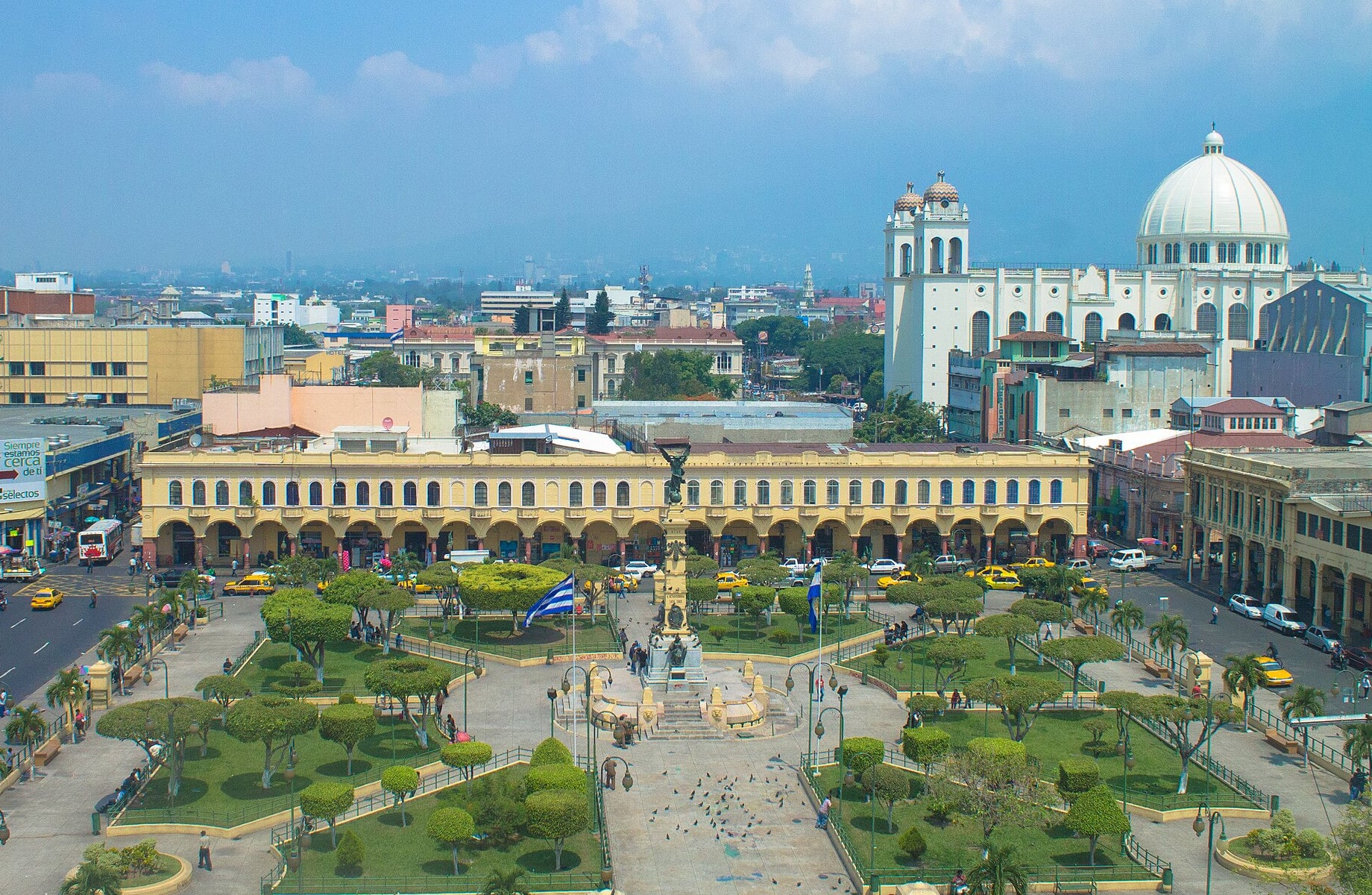IMF Projects El Salvador Economy to Grow 4.5% This Year